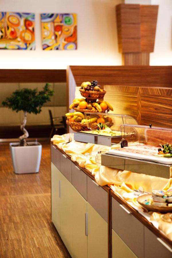 The Gerald'S Hotel Рэдэуци Экстерьер фото