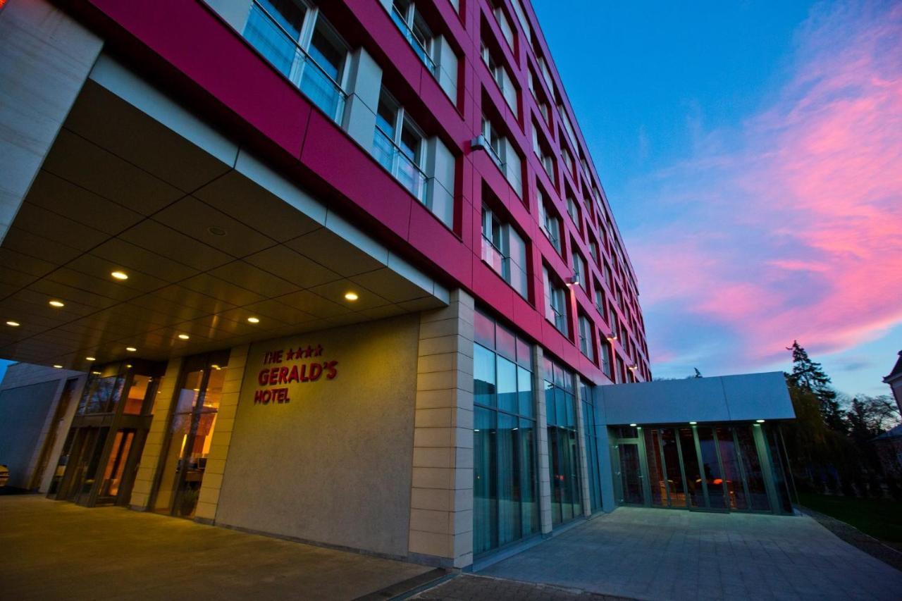 The Gerald'S Hotel Рэдэуци Экстерьер фото