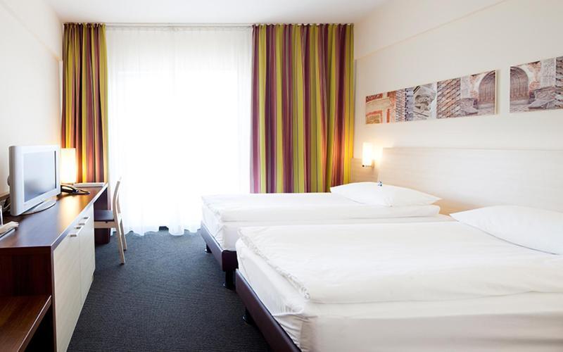 The Gerald'S Hotel Рэдэуци Экстерьер фото