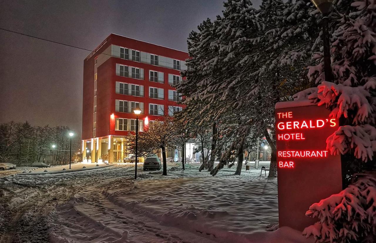 The Gerald'S Hotel Рэдэуци Экстерьер фото