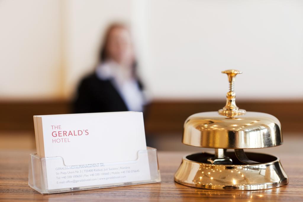The Gerald'S Hotel Рэдэуци Экстерьер фото