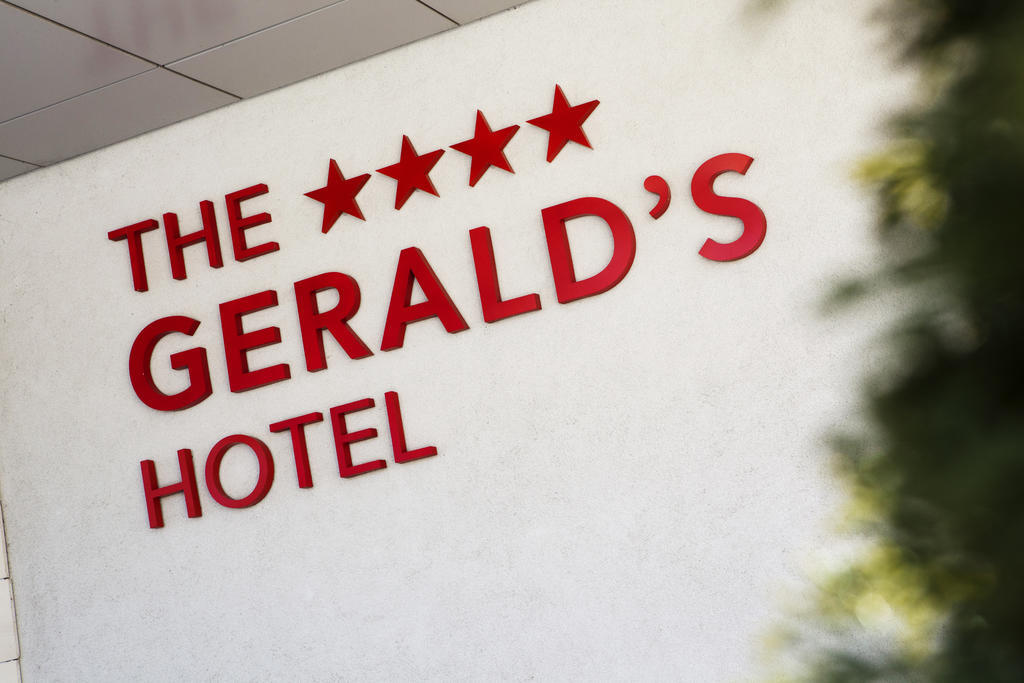 The Gerald'S Hotel Рэдэуци Экстерьер фото
